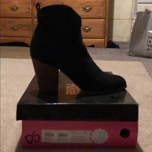 Heeled booties